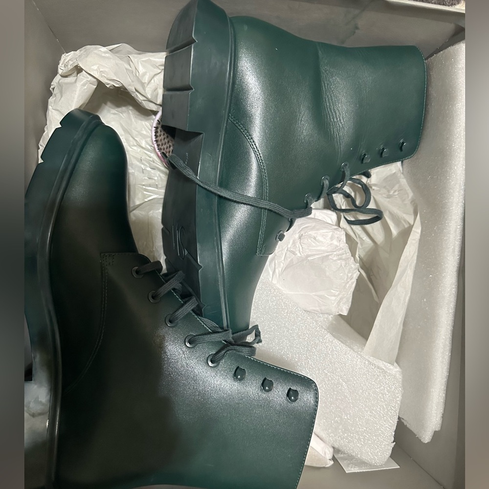 Stuart Weitzman, Men’s boots